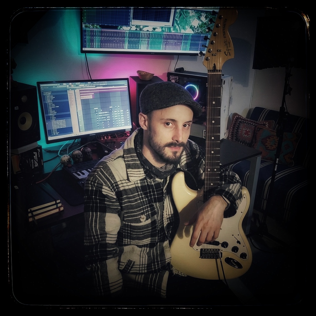 BTT Productor Musical en sesión de mezcla y masterización en estudio